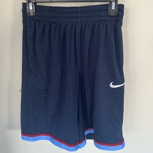 Men’s Nike shorts, dry fit size small